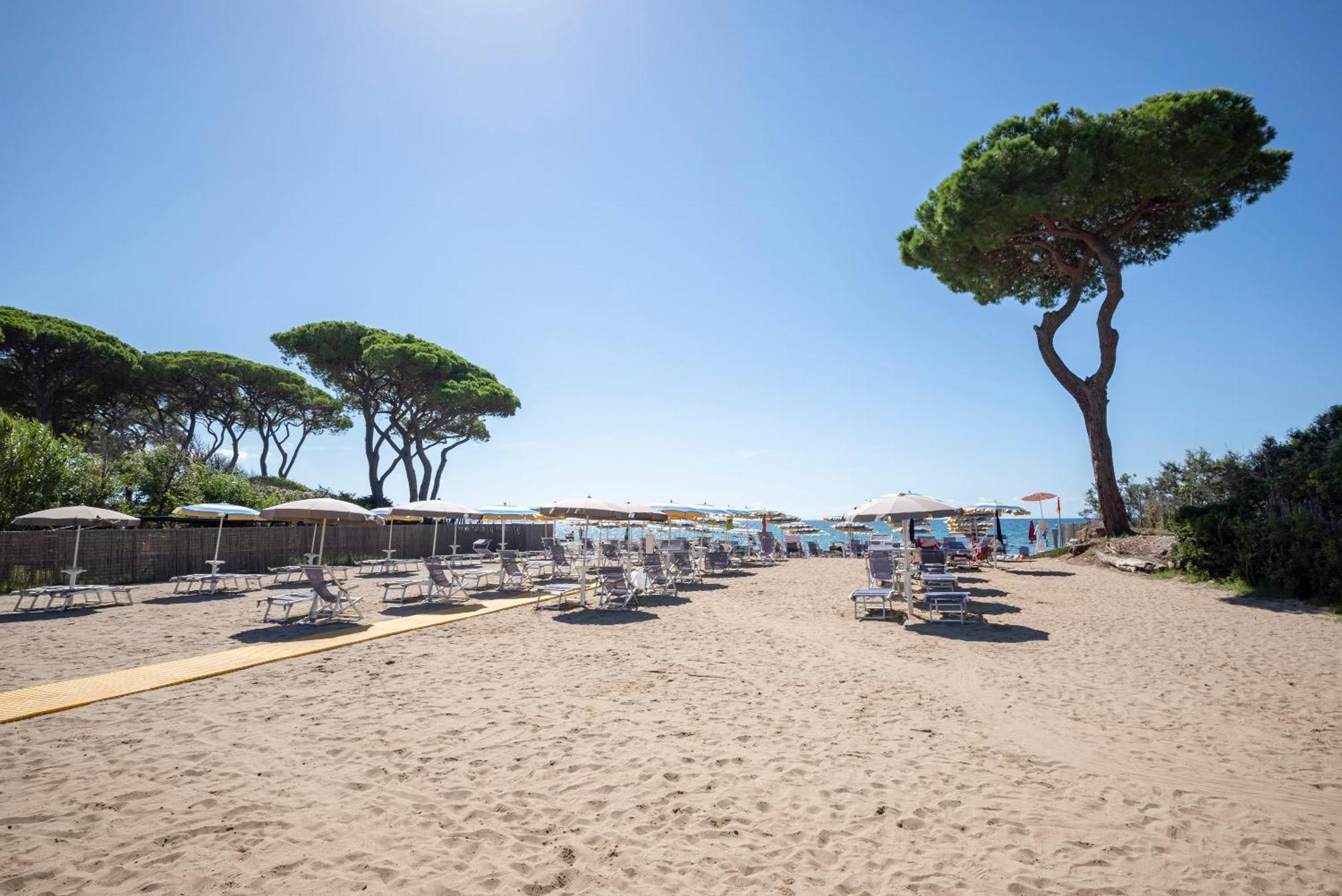Villaggio Il Girasole Follonica Exteriör bild