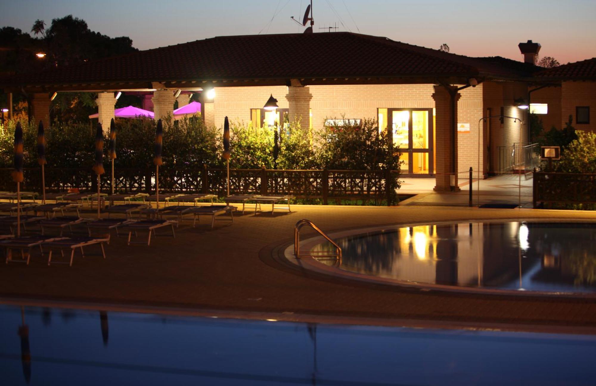 Villaggio Il Girasole Follonica Exteriör bild